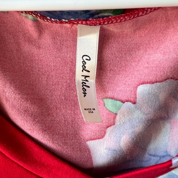 Set of two buttery soft tees size XL cool melon tops in blue and red floral - Picture 2 of 6